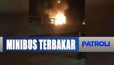 Sempat Terlibat Kejar-Kejaran dengan Polisi, Minibus di Cirebon Terbakar - Patroli