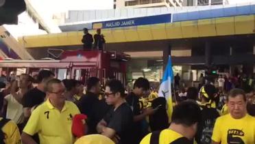 'Lautan' Kuning Massa Demo Bersih Malaysia Protes PM Najib