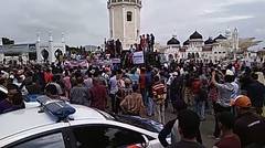 masyarakat memprotes KPK.klu KPK tidak membebaskan Irwandi Yusuf.maka masyarakat Aceh melawan NKRI dengan komplik lgi