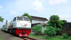 Kereta Api Indonesia Lokomotif CC 203 01 06 Rangkaian KA PENATARAN