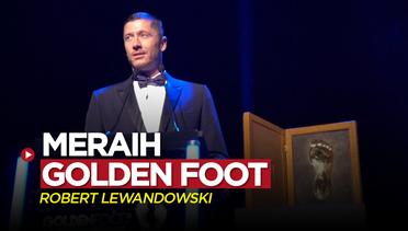 Robert Lewandowski Terima Penghargaan Golden Foot Award di Monako