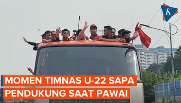 Momen Erick Thohir dan Dito Ariotedjo Bersama Timnas U-22 Sapa Pendukung saat Pawai