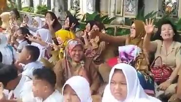 Anak SD dan Guru Antusias Sambut Kedatangan Presiden Jokowi di Siantar