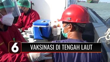 Ditpolairud Polda Jatim Berikan Vaksinasi di Tengah Laut Pasuruan | Liputan 6