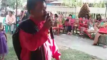 Bapak ini, Bernyanyi Lagu Batak Terpopuler "Nunga Lam Matua"