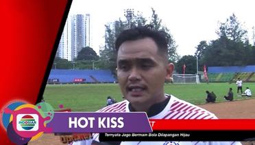 Hot Kiss Update - KEREN!! Tak Hanya Mahir Berkomentator, Valentino juga Mahir Bermain Bola