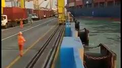 kapal tanker tabrak crane pelabuhan semarang