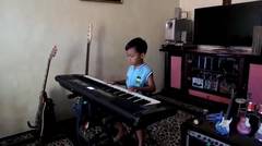 Bocah 4 Tahun Pintar Bermain Piano (Noah-Separuh Aku)