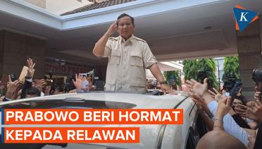 Momen Prabowo Beri Hormat ke Relawan dari "Sunroof" Mobil di Rumah Pemenangan