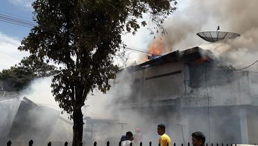 Peristiwa Kebakaran di Siantar - 4 Rumah dilalap si jago merah di Jln Kyai