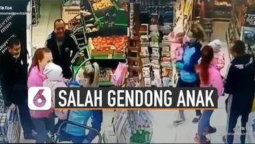 Kocak, Momen Ibu Salah Gendong Anak Saat Belanja di Supermarket