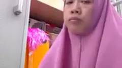 Heboh! Video Viral Wanita Berhijab Makan Daging Babi