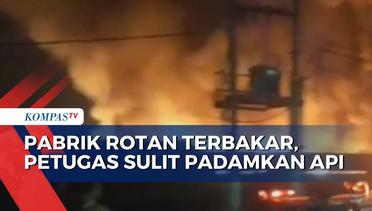 Kebakaran Pabrik Rotan di Cirebon, 11 Unit Mobil Damkar DIterjunkan ke Lokasi
