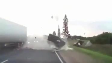 Bicyclists Ever Dodge Horrific Truck Accident