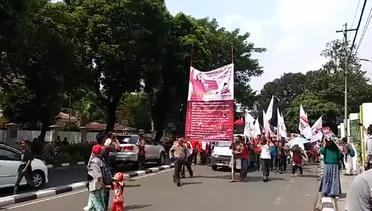 ANTARANEWS - Atraksi ondel-ondel hingga pemberian mawar untuk Megawati