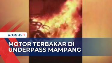 Motor Ludes Terbakar di Underpass Mampang Jaksel, Diduga Api Berasal dari Korsleting Mesin