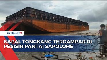 Kapal Tongkang Terdampar di Pesisir Pantai Sapolohe