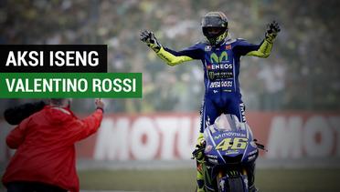 Ini yang Dilakukan Rossi kepada Wanita Setelah Juara di MotoGP Belanda