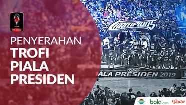 Penyerahan Trofi Juara Piala Presiden 2019 untuk Arema FC