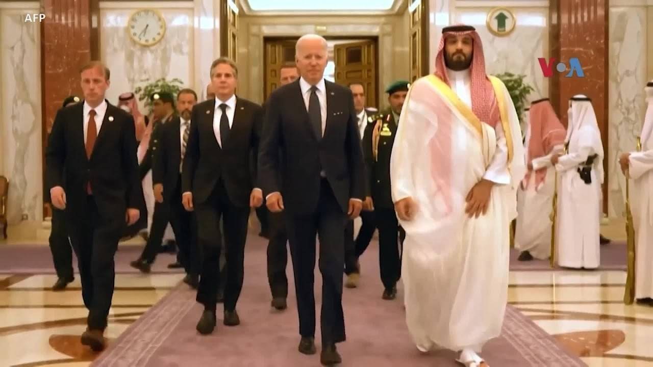 президент опэ и байден. визит байдена в саудовскую аравию. визит байдена в оаэ. байден в саудовской аравии. джо байден пародия саудовская аравия.