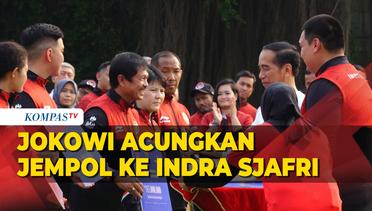 Jokowi Acungkan Jempol ke Pelatih Timnas U-22 Indra Sjafri Saat Berikan Bonus