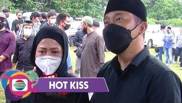 Suasana Duka!! Pemakaman Almh. Ibunda Denny Cagur! | Hot Kiss 2021