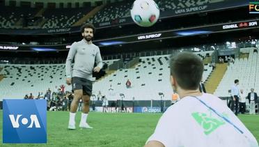 Mo Salah, Jurgen Klopp Play Football With Child Amputees Ahead of Chelsea Clash