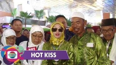 HOT KISS - BERSYUKUR!! Zaskia Gotik Boyong Keluarga Umroh ke Tanah Suci