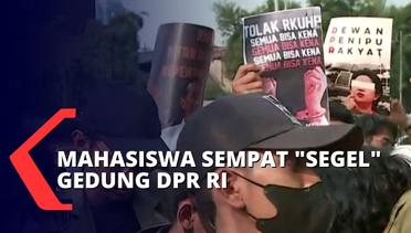 Demo di Depan Gedung DPR, Mahasiswa Tuntut Transparansi dalam Pembahasan RKUHP!