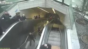 Detik-detik Pria 'Ditelan' Eskalator Stasiun Kereta Metro di Turki