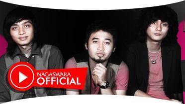 Hello Band - Pilihan Hati - Official Music Video NAGASWARA