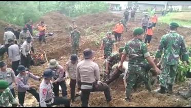 Armed 10 Kostrad Bantu Evakuasi Korban Longsor Maseng, Bogor