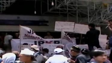 Segmen 1: Unjuk Rasa di Makassar hingga Status Irman Gusman