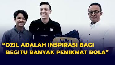 Momen Mesut Ozil Kasih Anies Kenang-kenangan Kaus dan Buku