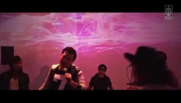 NIDJI - Takut Bilang Tidak [OST. Supernova] (Official Video)