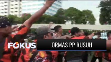 Polisi Tangkap Puluhan Anggota Ormas Rusuh Saat Tuntut DPR Cabut Pernyataan Bubarkan PP | Fokus