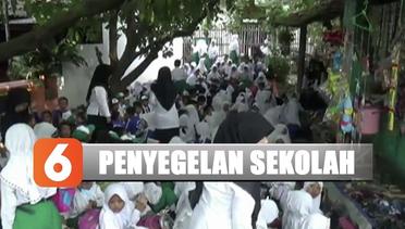 Sekolah Disegel, Ratusan Siswa di Pasuruan Belajar di Pekarangan - Liputan 6 Siang