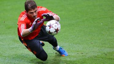 10 Penyelamatan Heroik Iker Casillas Selama di Real Madrid