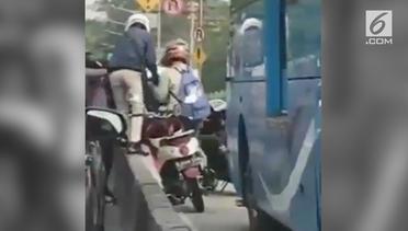 Viral, Pengendara Motor Kocar-kacir di Busway