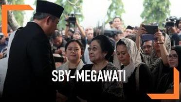 Jabat Tangan SBY dan Megawati di Pemakaman Ani Yudhoyono