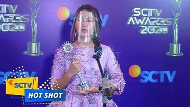 Bangganya Para Artis yang Berhasil Mendapatkan Penghargaan SCTV Awards - Hot Shot