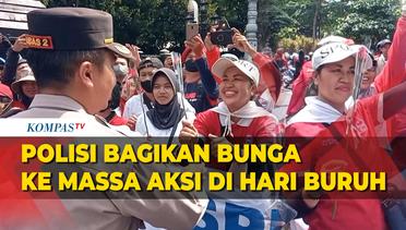 Jaga Demo Buruh, Polisi di Semarang Bagi-Bagi Bunga ke Massa Aksi