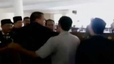 VIDEO: Rapat Paripurna DPRD Ogan Ilir Berujung Baku Hantam