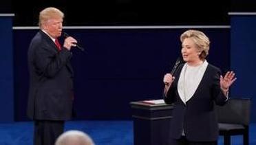 Hillary Clinton Vs Donald Trump 'Nyanyi' Lagu Broery Marantika