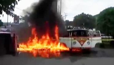 Minibus Terbakar di SPBU hingga Pawai Thanksgiving di New York