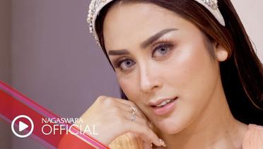 Selvi Kitty - Panggil Aku Cantik (Official Music Video NAGASWARA) #music