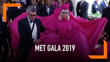 Aksi Lady Gaga Ganti Busana 4 Kali di Met Gala 2019