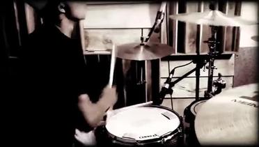 Ari Soekamti on drum recording JOGJA ISTIMEWA remix ( iphone music video )