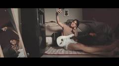 Sheryl Sheinafia - okay (Official Music Video)