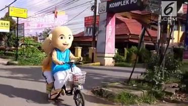 Bikin Gemas, Upin Ipin Bersepeda di Jalan Raya